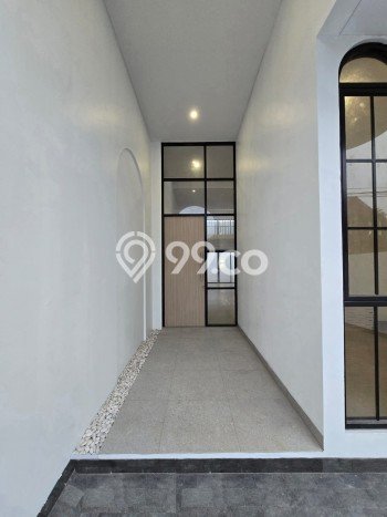 Rumah Mewah LB 160m2 Siap Huni Desain Elegan di Joglo, Jakarta Barat Rumah Mewah LB 160m2 Siap Huni Desain Elegan di Joglo, Jakarta Barat