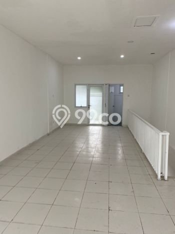 LOKASI STRATEGIS! Ruko For Rent Kawasan , Luas 126m2m², Area Ramai LOKASI STRATEGIS! Ruko For Rent Kawasan , Luas 126m2m², Area Ramai