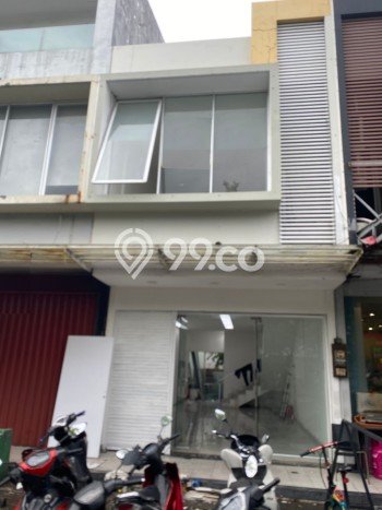 LOKASI STRATEGIS! Ruko For Rent Kawasan , Luas 126m2m², Area Ramai LOKASI STRATEGIS! Ruko For Rent Kawasan , Luas 126m2m², Area Ramai