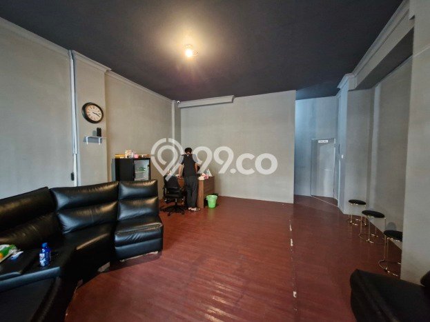 LOKASI BISNIS! Ruko For Rent Kawasan Kuta, Luas 220m², Jalan Strategis LOKASI BISNIS! Ruko For Rent Kawasan Kuta, Luas 220m², Jalan Strategis