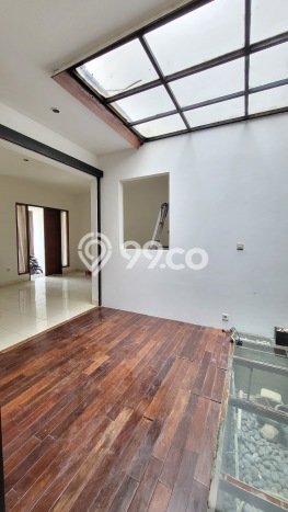 Hunian Elit LB 180m2 Siap Huni Desain Elegan di Bintaro, Tangerang Selatan Hunian Elit LB 180m2 Siap Huni Desain Elegan di Bintaro, Tangerang Selatan