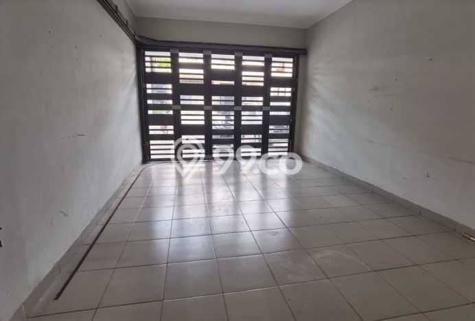 Hunian Mewah LB 235m2 Siap Huni Desain Elegan di Bintaro, Tangerang Selatan Hunian Mewah LB 235m2 Siap Huni Desain Elegan di Bintaro, Tangerang Selatan