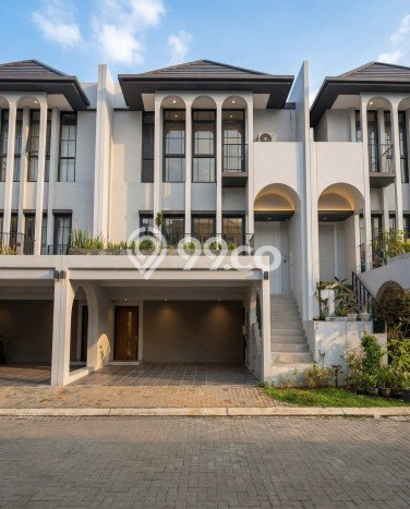 Siap Huni Hunian Elit 6 Kamar di BSD Dekat ke Mana Pun Siap Huni Hunian Elit 6 Kamar di BSD Dekat ke Mana Pun