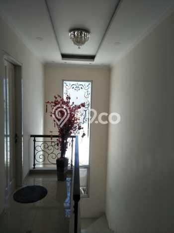 Rumah Elit LB 230m2 Siap Pakai Desain Elegan di Gading Serpong, Tangerang Rumah Elit LB 230m2 Siap Pakai Desain Elegan di Gading Serpong, Tangerang