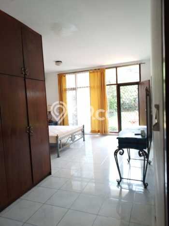 Disewakan Rumah Harga Terjangkau di Kemang Jakarta Selatan dengan 4 Kamar Tidur Disewakan Rumah Harga Terjangkau di Kemang Jakarta Selatan dengan 4 Kamar Tidur