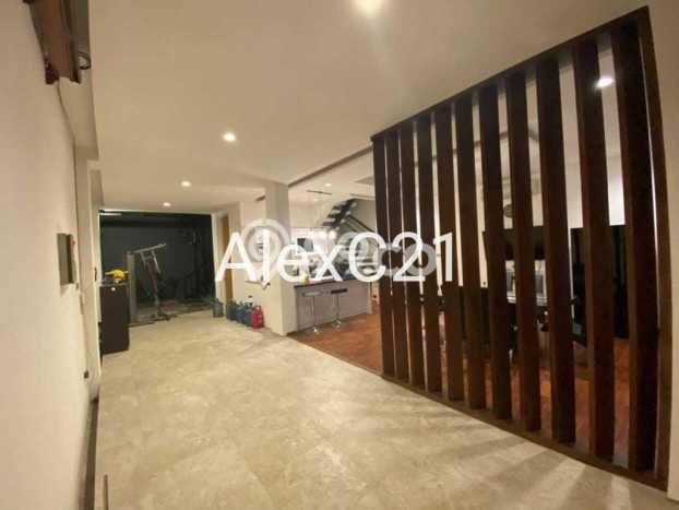 Rumah Modern Cantik 5 Kamar Siap Huni di Jagakarsa Rumah Modern Cantik 5 Kamar Siap Huni di Jagakarsa