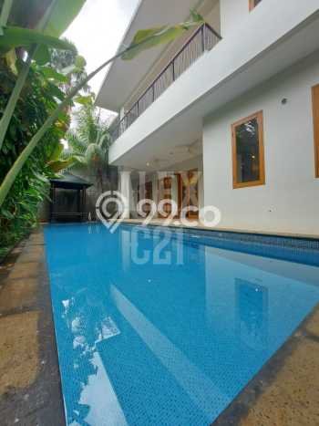 Rumah Elit Modern Tanpa Renovasi di Kemang Jakarta Selatan Rumah Elit Modern Tanpa Renovasi di Kemang Jakarta Selatan