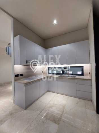 Rumah Luxury Modern Siap Huni di Kemang Jakarta Selatan Rumah Luxury Modern Siap Huni di Kemang Jakarta Selatan