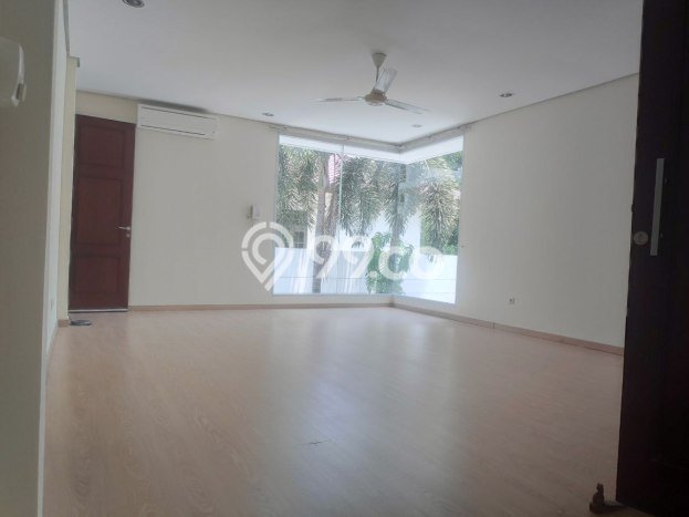 Hunian Bagus Disewakan di Pondok Indah, Jakarta Selatan LT 589m2, LB 360m2 Hunian Bagus Disewakan di Pondok Indah, Jakarta Selatan LT 589m2, LB 360m2