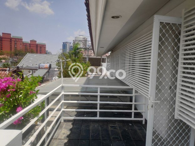 Hunian Bagus Disewakan di Pondok Indah, Jakarta Selatan LT 589m2, LB 360m2 Hunian Bagus Disewakan di Pondok Indah, Jakarta Selatan LT 589m2, LB 360m2