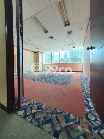 Kantor Disewa di Jakarta Selatan dengan LB 328m2 Area Komersial Ramai Kantor Disewa di Jakarta Selatan dengan LB 328m2 Area Komersial Ramai