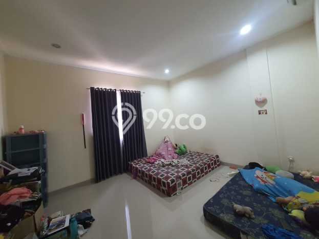 Dijual Rumah Eksklusif 2 KT di Taman Surya, Jakarta Barat Dijual Rumah Eksklusif 2 KT di Taman Surya, Jakarta Barat