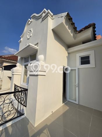 Jual Rumah Eksklusif 4 KT di Legenda Wisata, Jakarta Timur Jual Rumah Eksklusif 4 KT di Legenda Wisata, Jakarta Timur