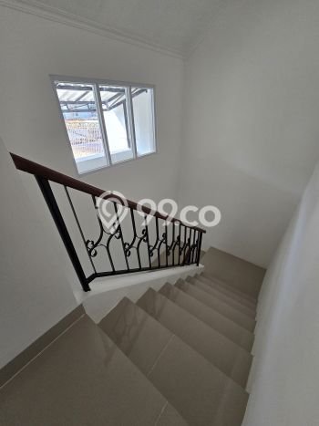 Jual Rumah Eksklusif 4 KT di Legenda Wisata, Jakarta Timur Jual Rumah Eksklusif 4 KT di Legenda Wisata, Jakarta Timur