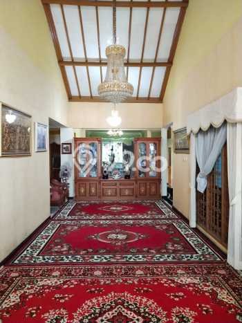 Rumah Elit LB 210m2 Siap Pakai Desain Elegan di Buah Batu, Bandung Rumah Elit LB 210m2 Siap Pakai Desain Elegan di Buah Batu, Bandung