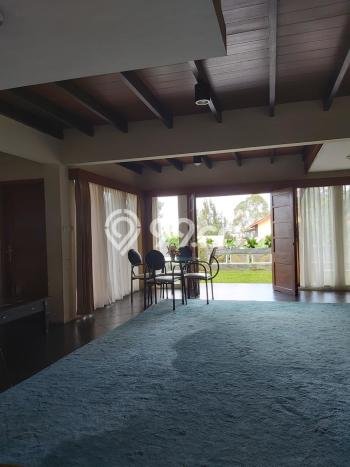 Vila Terawat Kawasan , Luas 215m2m², Lokasi Strategis dengan jalan bagus Vila Terawat Kawasan , Luas 215m2m², Lokasi Strategis dengan jalan bagus