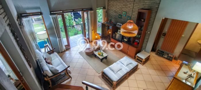 Rumah Asri di Sariwangi, Bandung, Luas 347m2m² LB 200m2m² Rumah Asri di Sariwangi, Bandung, Luas 347m2m² LB 200m2m²