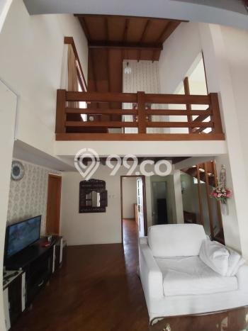 Vila Terawat Kawasan , Luas 215m2m², Lokasi Strategis dengan jalan bagus Vila Terawat Kawasan , Luas 215m2m², Lokasi Strategis dengan jalan bagus