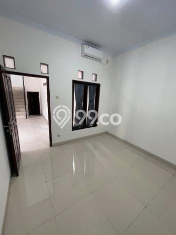 Rumah Modern Cantik 4 Kamar Bisa Langsung Pindah di Depok Rumah Modern Cantik 4 Kamar Bisa Langsung Pindah di Depok