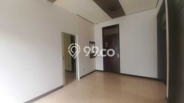 PENAWARAN EKSKLUSIF! Rumah di Leuwi Panjang, 3 KM, Area Premium, LT 314m2m² Bangunan 219m2m² PENAWARAN EKSKLUSIF! Rumah di Leuwi Panjang, 3 KM, Area Premium, LT 314m2m² Bangunan 219m2m²
