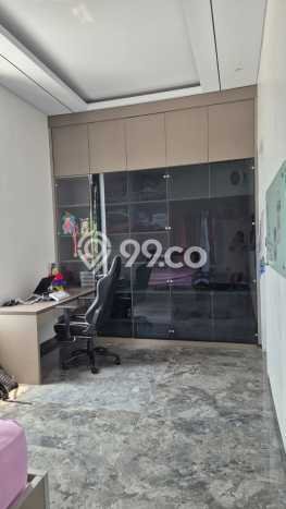 Siap Huni Hunian Elit 5 Kamar di Kebon Jeruk Dekat ke Mana Pun Siap Huni Hunian Elit 5 Kamar di Kebon Jeruk Dekat ke Mana Pun