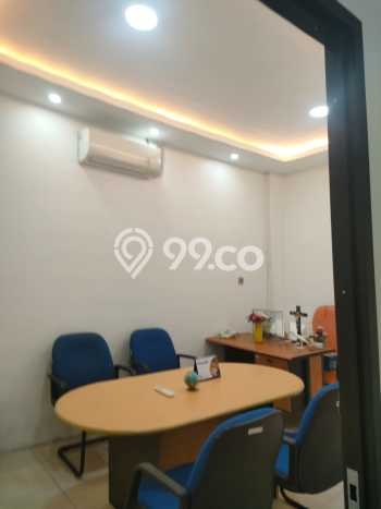 Ruko Dijual di Jakarta Barat LT 60m2 & LB 117m2 Lokasi Terbaik! Ruko Dijual di Jakarta Barat LT 60m2 & LB 117m2 Lokasi Terbaik!