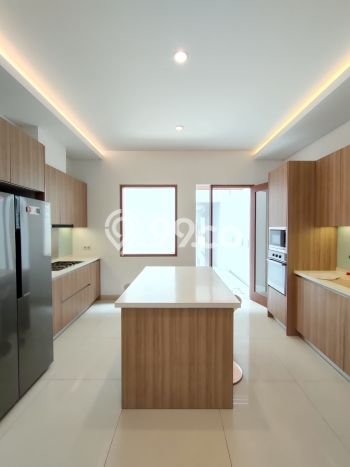 Disewakan Rumah Bagus di Menteng Harga Rp 950 Juta/ Tahun Disewakan Rumah Bagus di Menteng Harga Rp 950 Juta/ Tahun