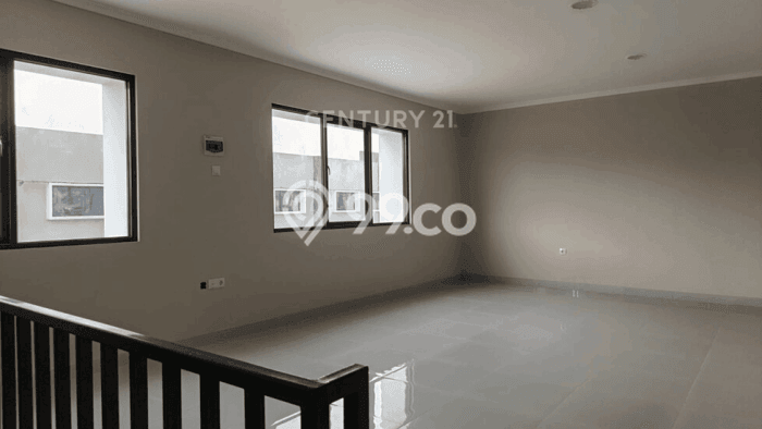 Dijual Gudang Kawasan Karawaci, Luas 270m², Area Berkembang, Jalan Utama Dijual Gudang Kawasan Karawaci, Luas 270m², Area Berkembang, Jalan Utama