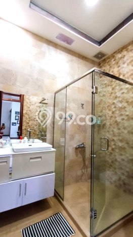Ready to Use! Premium House LT 300m2 Desain Elegan di Araya Ready to Use! Premium House LT 300m2 Desain Elegan di Araya