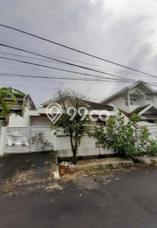 For Sale Hunian Rumah Terawat 6 Kamar di Dieng Tidar, Malang For Sale Hunian Rumah Terawat 6 Kamar di Dieng Tidar, Malang