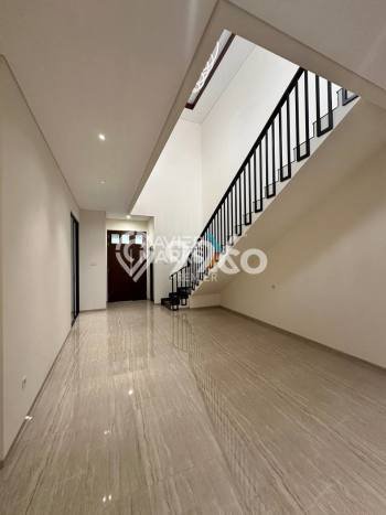 Rumah Mewah LB 260m2 Siap Huni Desain Elegan di Araya, Malang Rumah Mewah LB 260m2 Siap Huni Desain Elegan di Araya, Malang
