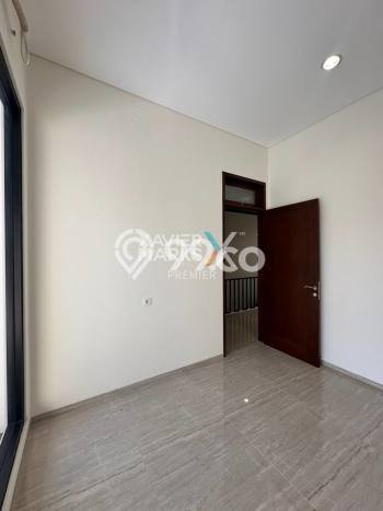 Rumah Mewah LB 260m2 Siap Huni Desain Elegan di Araya, Malang Rumah Mewah LB 260m2 Siap Huni Desain Elegan di Araya, Malang