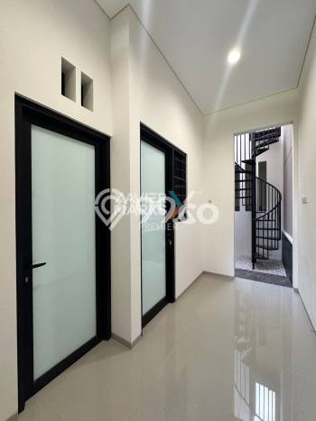 Rumah Mewah LB 260m2 Siap Huni Desain Elegan di Araya, Malang Rumah Mewah LB 260m2 Siap Huni Desain Elegan di Araya, Malang