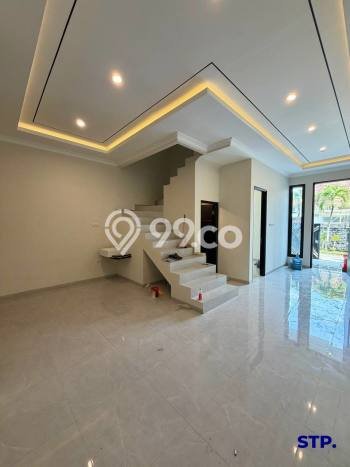 Rumah Luas Asri 3 KT Siap Huni di Manyar Surabaya Rumah Luas Asri 3 KT Siap Huni di Manyar Surabaya