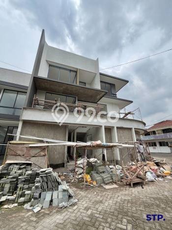 Hunian Mewah LB 345m2 Siap Huni Desain Elegan di Manyar, Surabaya Hunian Mewah LB 345m2 Siap Huni Desain Elegan di Manyar, Surabaya