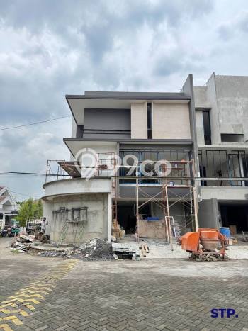Hunian Mewah LB 345m2 Siap Huni Desain Elegan di Manyar, Surabaya Hunian Mewah LB 345m2 Siap Huni Desain Elegan di Manyar, Surabaya