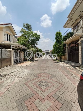 Rumah Mewah LB 350m2 Siap Pakai Desain Elegan di Dharma Husada, Surabaya Rumah Mewah LB 350m2 Siap Pakai Desain Elegan di Dharma Husada, Surabaya