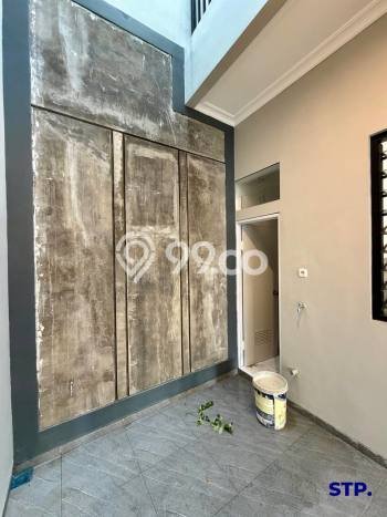 Rumah Luas Asri 3 KT Siap Huni di Manyar Surabaya Rumah Luas Asri 3 KT Siap Huni di Manyar Surabaya