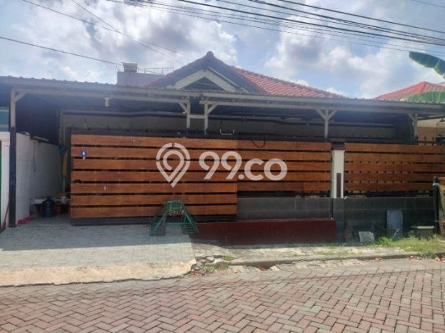 Rumah Mewah Dijual LT 240m2 di Wiyung, Surabaya Rumah Mewah Dijual LT 240m2 di Wiyung, Surabaya