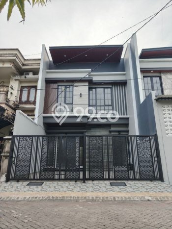 Dijual Rumah Premium dengan Fasilitas Sekitar Lengkap di Sukolilo, Surabaya Dijual Rumah Premium dengan Fasilitas Sekitar Lengkap di Sukolilo, Surabaya