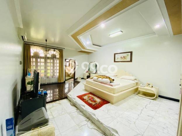 Jual Rumah Luas Megah Dengan View Cantik di Dharma Husada, Surabaya Jual Rumah Luas Megah Dengan View Cantik di Dharma Husada, Surabaya