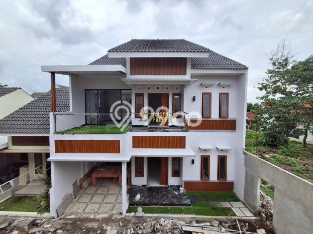 Rumah Terawat LT 132m2m² / LB 192m2m² di Lokasi Premium , Sleman Rumah Terawat LT 132m2m² / LB 192m2m² di Lokasi Premium , Sleman