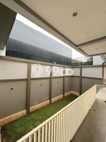 Rumah Elit Modern Tanpa Renovasi di Lebak Bulus Jakarta Selatan Rumah Elit Modern Tanpa Renovasi di Lebak Bulus Jakarta Selatan