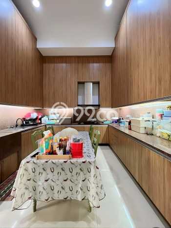 Rumah Elit Modern Tanpa Renovasi di Lebak Bulus Jakarta Selatan Rumah Elit Modern Tanpa Renovasi di Lebak Bulus Jakarta Selatan