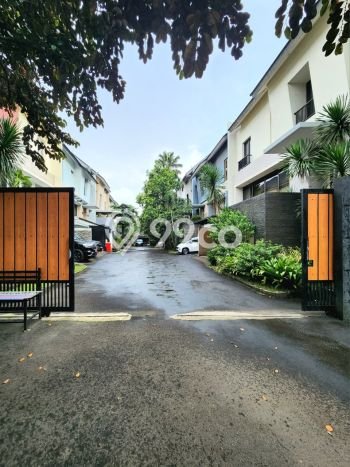 Rumah Elit Modern Tanpa Renovasi di Lebak Bulus Jakarta Selatan Rumah Elit Modern Tanpa Renovasi di Lebak Bulus Jakarta Selatan