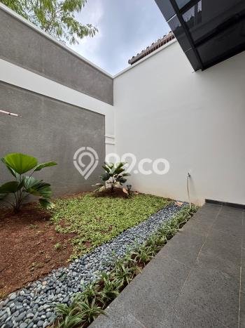 Hunian Elit LB 230m2 Siap Huni Desain Elegan di Bintaro, Tangerang Selatan Hunian Elit LB 230m2 Siap Huni Desain Elegan di Bintaro, Tangerang Selatan
