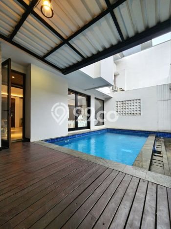 Rumah Elit Modern Tanpa Renovasi di Lebak Bulus Jakarta Selatan Rumah Elit Modern Tanpa Renovasi di Lebak Bulus Jakarta Selatan