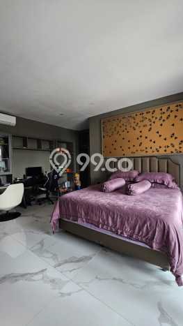 Rumah Mewah Hoek di Sayap Setiabudi Bandung dengan Kolam Renang Rumah Mewah Hoek di Sayap Setiabudi Bandung dengan Kolam Renang