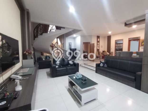 Rumah Luas Full Furnished ada Kolam Renang di Singgasana Pradana Bandung Rumah Luas Full Furnished ada Kolam Renang di Singgasana Pradana Bandung