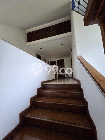 Ready to Use! Luxury House LT 217m2 Desain Modern di Meruya Ready to Use! Luxury House LT 217m2 Desain Modern di Meruya